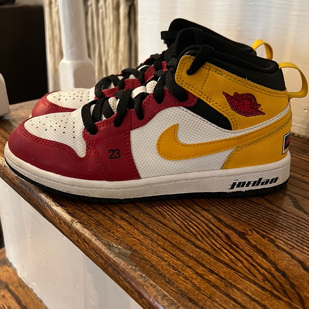 Kids NIKE Air Jordan Mids AMAZING CONDITION!!!